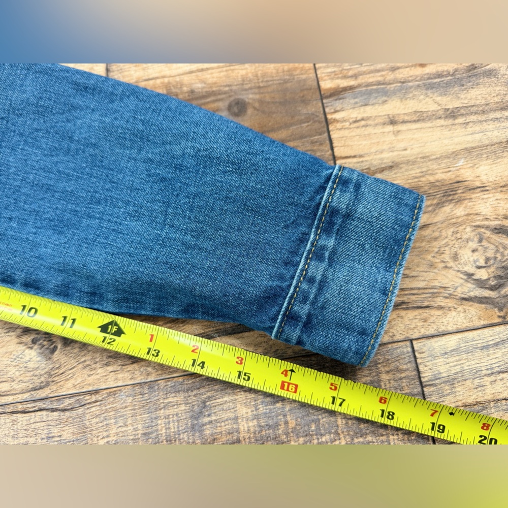 Old Navy Medium Washed Cropped Blue Denim Trucker's Jacket, Women's Size Medium - Picture 9 of 12